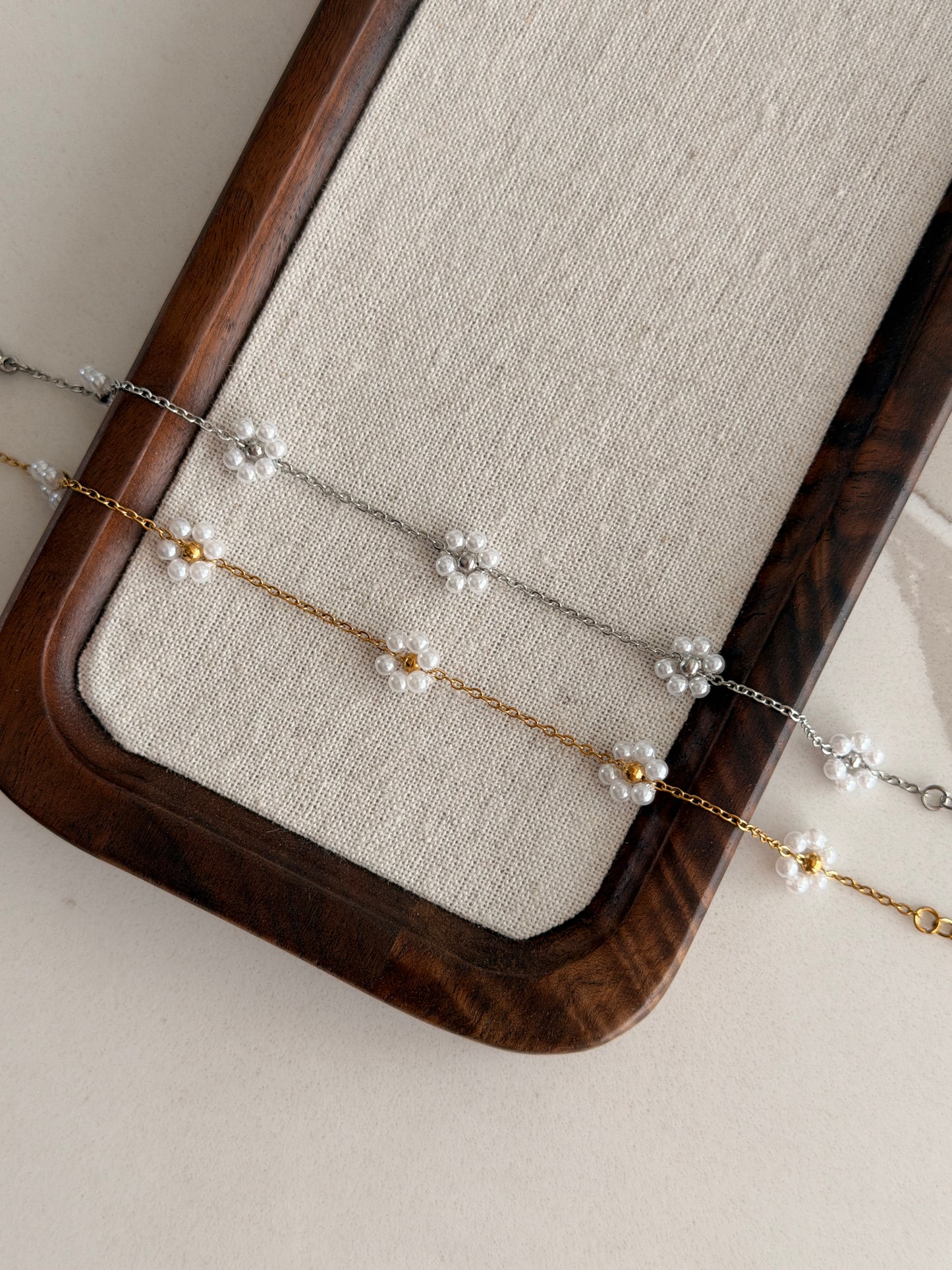 Pearly Daisy Bracelet