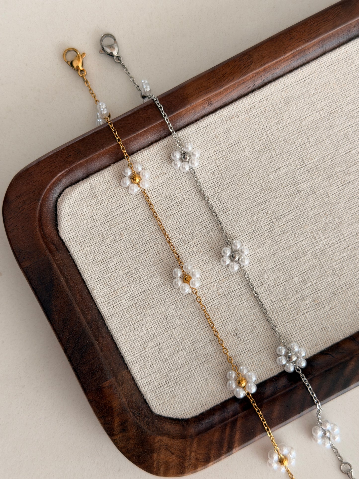 Pearly Daisy Bracelet